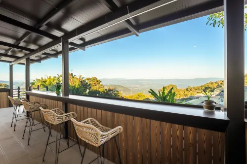 Shanye Homestay (Jingmai Temple Dapingzhang Ancient Tea Forest) - balcony