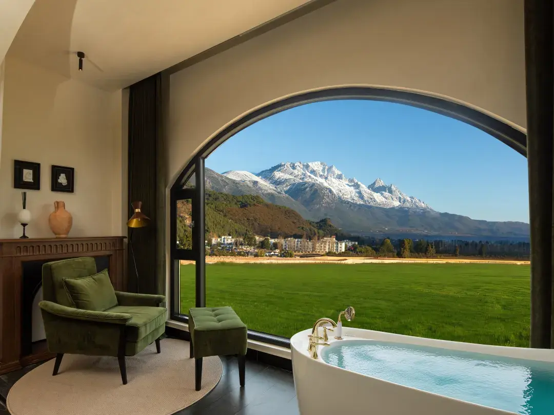 Shuhe Old Town Linqiguyin Panoramic Snow View Hotel And Gallery - Lijiang