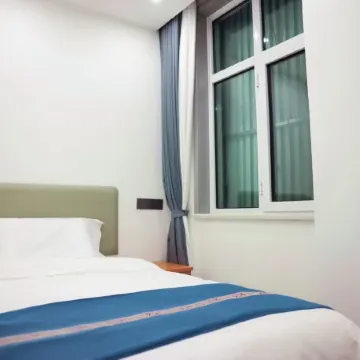 Yueju Light Luxury Homestay