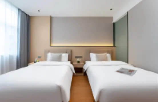 Cloud Hening and Manhua Hotel