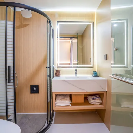Carlton Hotel (Sanjiang)