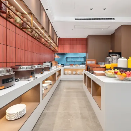 R ROYALSS HOTEL (Luohe Renmin Road Xintiandi Pedestrian Street Branch)