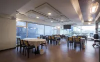 Hwaseong World Tourist Hotel - parking