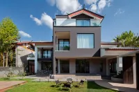Chaomu · Sunlit Golden Mountain – Snow Mountain View Sky Garden Villa (Shuhe Ancient Town, Lijiang) Hotels near World Heritage Park