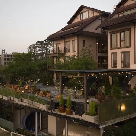 Signature The Valley Retreat, a brand of Modern Village Lifestyle