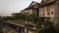Signature The Valley Retreat, a brand of Modern Village Lifestyle
