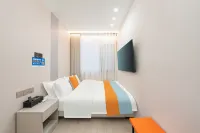 Tongxin Homestay (Kunming Railway Station Shuangqiao Night Market Style Street) - 2-Star