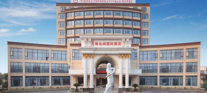 Vienna International Hotel (Pinghu Zhangjiang Science and Technology Park) Отели в г. Пинху