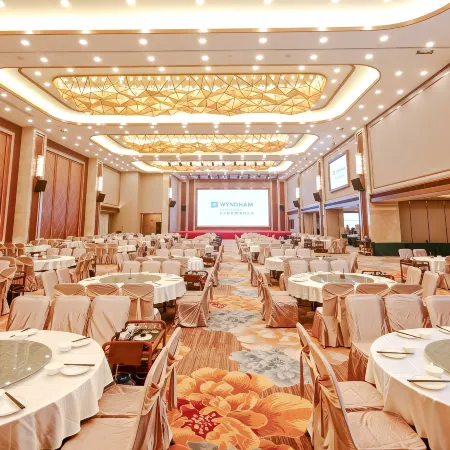 Huazhou Huaxun Wyndham Hotel