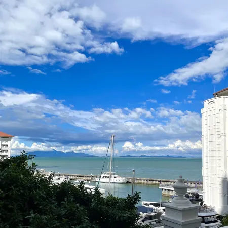 New Luxury SEAVIEW Suites Straits Quay Mall • Water Filter • Private Balcony • Bathtub