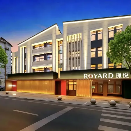 Royard Hotel(Du Fu Thatched Cottage Huanhuaxi Park)