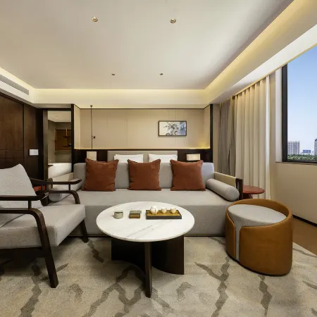 Qianna Hotel (Luohe High-Speed Rail West Station Yuanhui District Government)