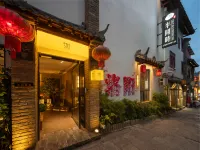 半開時飯店（洛邑古城麗景門十字街店） - 停車場