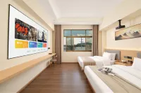 Jinshan International Hotel (Xingyi High-Speed Railway South Station Wanfenglin Airport) - vue sur la montagne