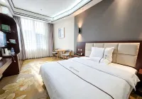 Shizong Tongyuan Hotel - موقف سيارات
