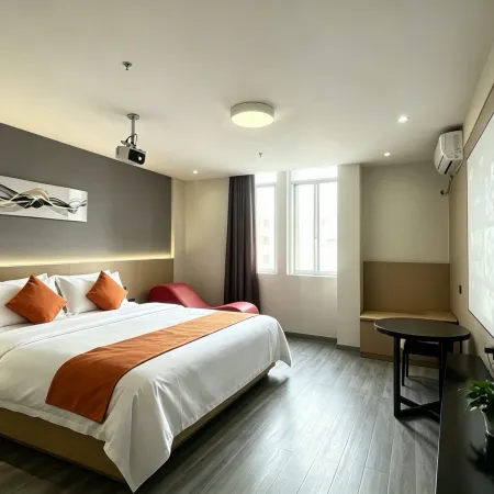 Celebrity Hotel (Yulin Bus Terminal Hospital of Traditional Chinese Medicine)