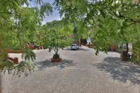 Heritage Bagan Hotel - parking