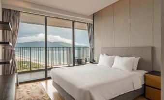 DiStay Beachfront Suites apartment rooms and kitchenette