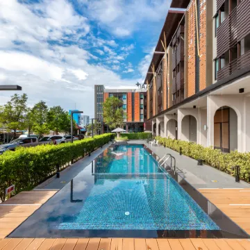 PLAAI Plus Hotel Rayong Hotels near Laemcharoen Seafood