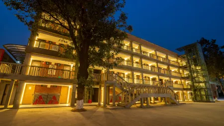 Chengdu Panda Holiday Hotel (Jianshe Road Dongjiao Memory Store)