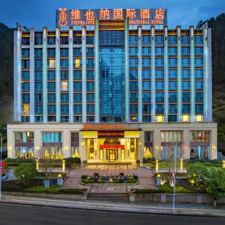 Vienna International Hotel (Duyun Qinhan Film and Television City Green Expo Park)