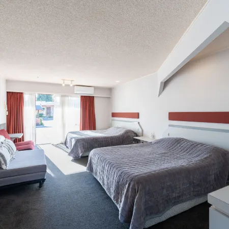 The Village Inn Hotel Te Anau