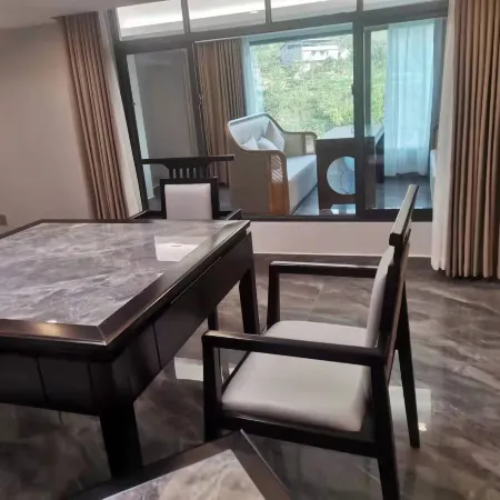 Tongjiang Xiangrui Hotel