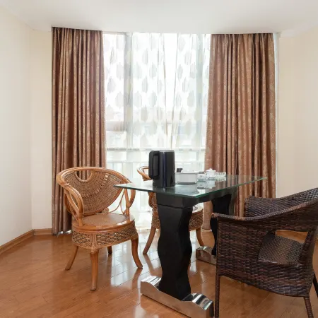 Yunfu Eurasia Business Hotel (City Hall)