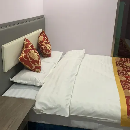 Lingyuan Huijia Express Hotel