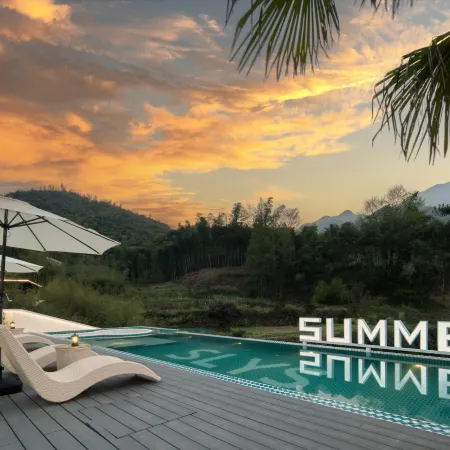Shili Yunshe · INS Designer's Light Luxury Hot Spring Resort & B&B (Anji Yunshang Grassland Branch)
