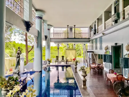 At Pingnakorn Huaykaew