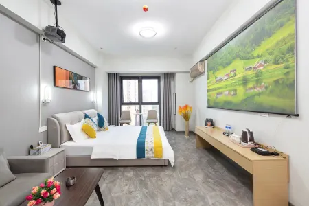 Encounter Movie Hotel (Xinxiang East High-speed Railway Station)