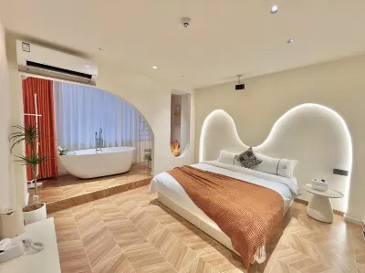 Dongshan Yunhai Mercure Hotel (Nanmenwan) Hotels in Stone Scenic Spot In Old Town