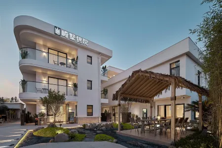 Xiamen Shanxun Qishu Jinyuan Hotel (Xiamen North Railway Station Institute of Technology) Отели рядом с достопримечательностью «Huaqiao University»