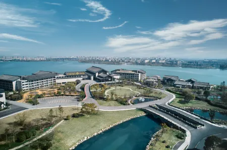 Jiaxing Greenland Primus Hotel (Xiangjiadang) Отели в г. Цзясин