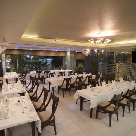 Hotel Atulyaa Taj