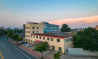 Heyi Hotel (Renqiu Main Branch)