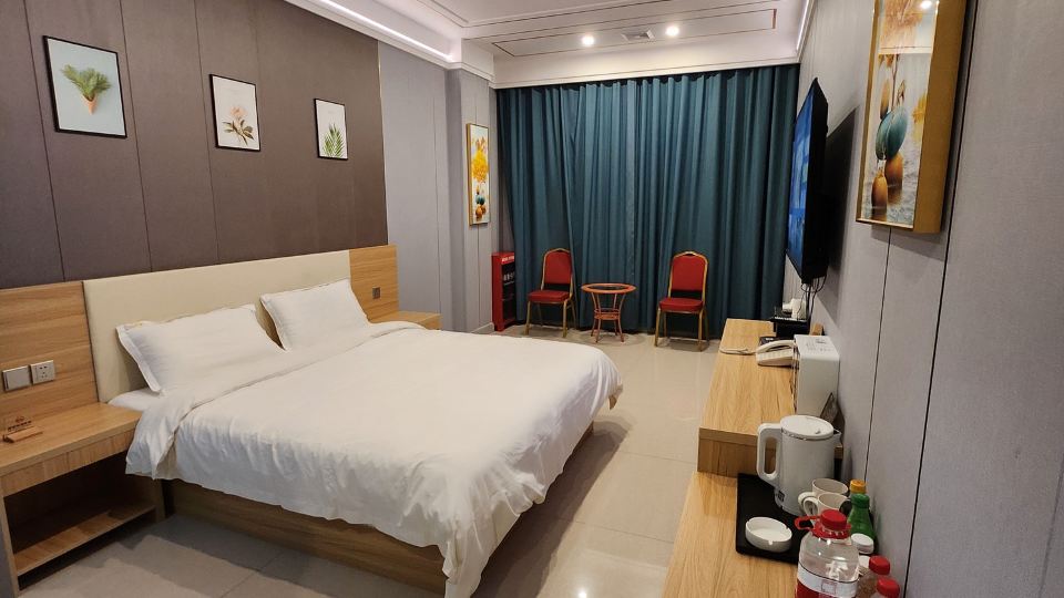 Haoting Hotel (Tianmen Road, Huazhou District, Weinan)