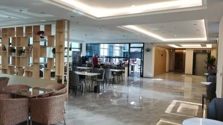 Nyima Haoyuan Grand Hotel