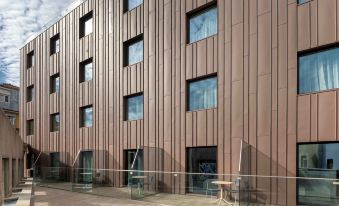 Wine & Books Porto Hotel