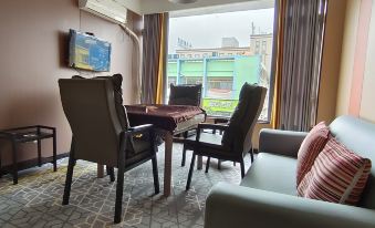 Yilong Fulide Express Hotel