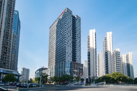 Jiulong E-sports Hotel (Nanchang Honggutan Vanke Times Square) Отели рядом с достопримечательностью «Mailuyuan Campus， Jiangxi University of Finance and Economics»