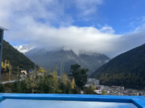 康定情歌廣場窩丫夕下私湯別院