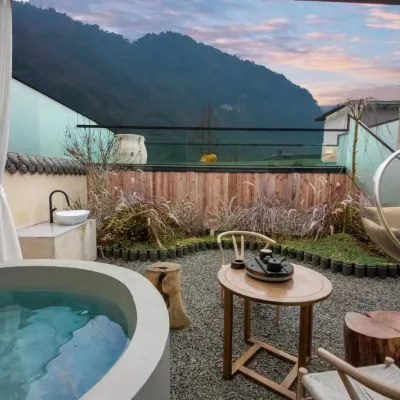 Qinglu · Private Soup Hot Spring Homestay (Qingcheng Houshan Scenic Area Store) 白雲万佛洞周辺のホテル
