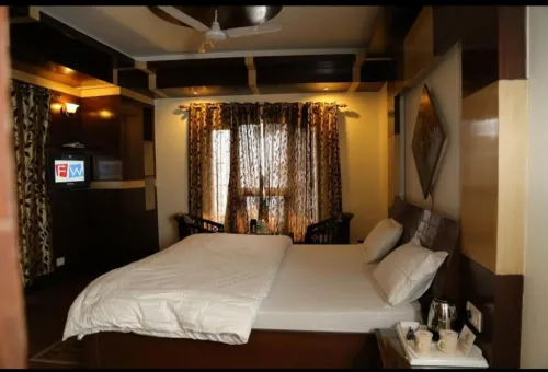 Goroomgo Abhinandan Mall Road Mussoorie - Kitchens