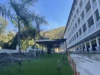 Weston Hotel Luang Prabang Hotel dekat The Bamboo Experience