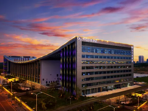 Huaxin Civil Aviation Hotel (Xinyang East High-speed Railway Station)