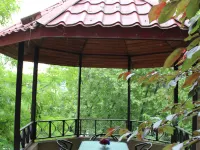 Iliani Hotel Hotels near Heroes Square
