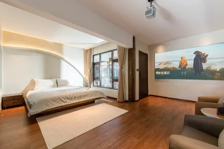 Heyuan·Lijiang Old Town Chinese-style Siheyuan (Zhongyi Market Store) Отели в г. Лицзян