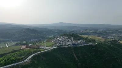 半山雲居精品民宿 鄰近皮定均旅烈士墓的酒店